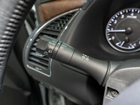 Used 2024 Nissan Armada SL w/ Captain's Chairs Package image 30