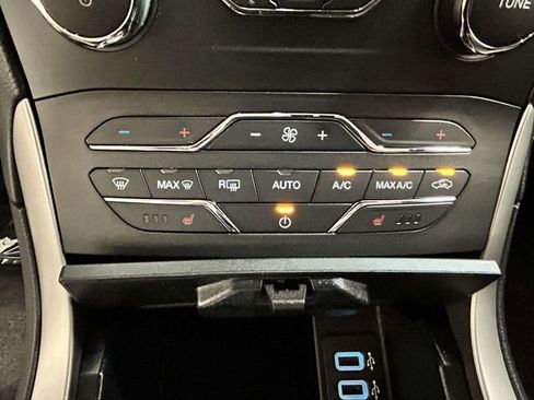 Used 2020 Ford Edge SEL FWD image 19
