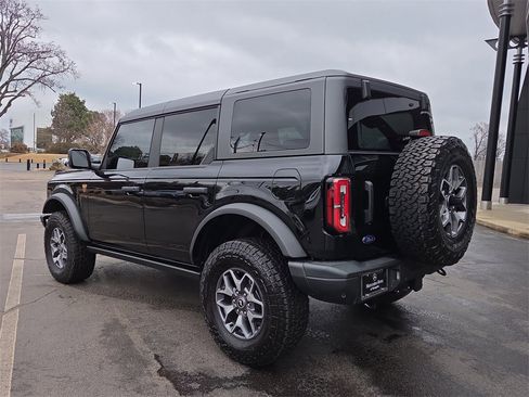 Used 2023 Ford Bronco Badlands image 3