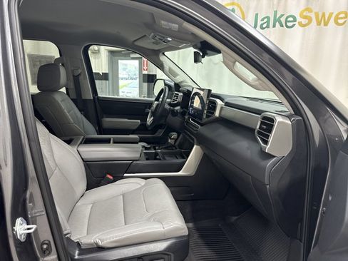 Used 2024 Toyota Tundra Limited AWD/4WD image 28