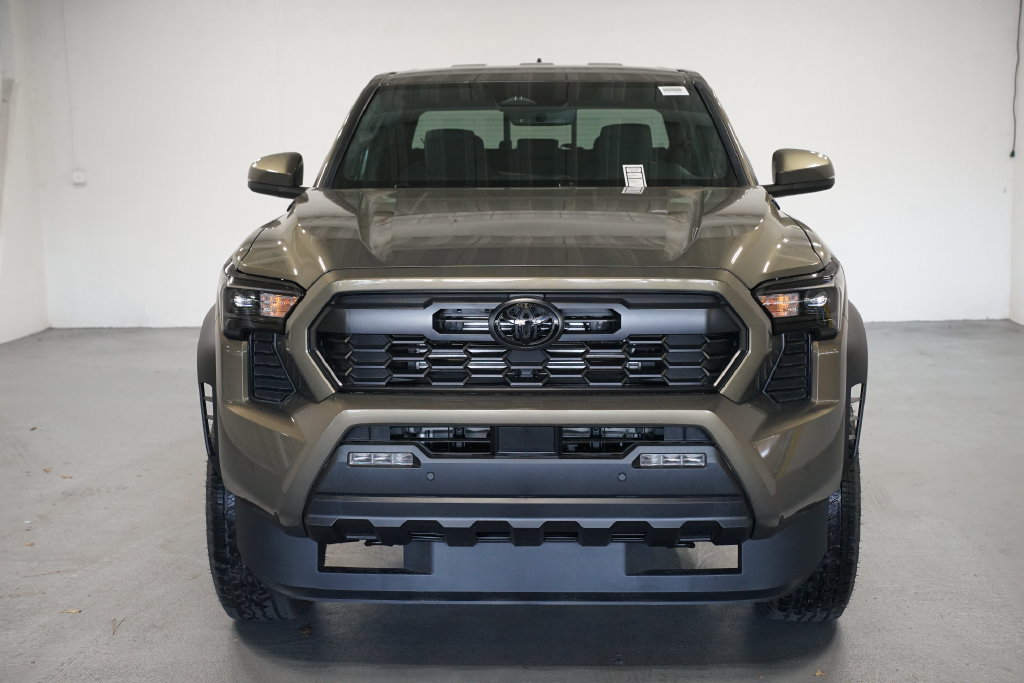 New 2026 Toyota Tacoma TRD Off-Road w/ TRD Off Road Upgrade Package AWD/4WD image 2