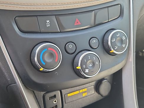 Used 2020 Chevrolet Trax LS FWD image 31