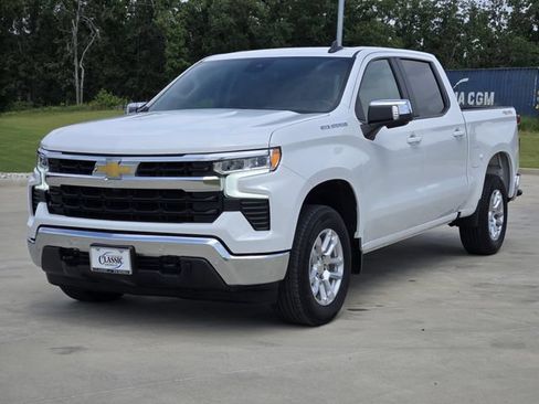 Used 2025 Chevrolet Silverado 1500 LT w/ Safety Package AWD/4WD image 4