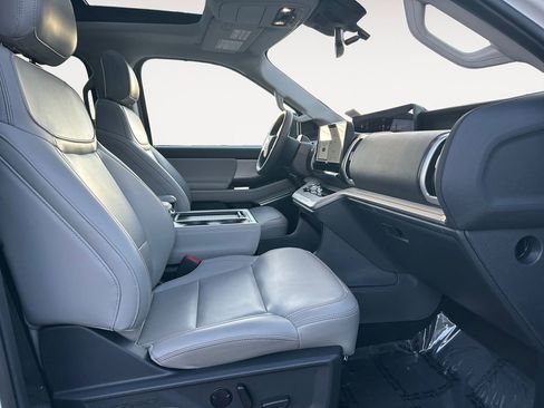 Used 2025 Ford Expedition Max Active image 10