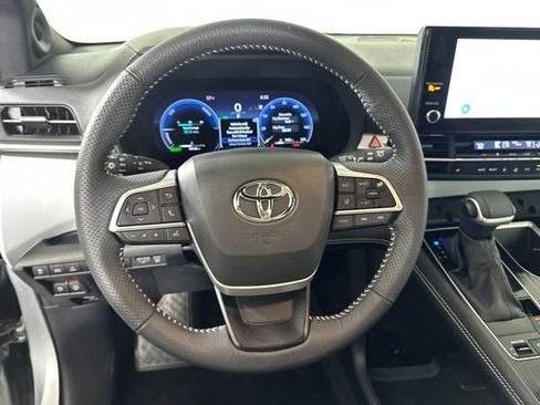 Used 2025 Toyota Sienna XSE w/ XSE Plus Package image 14