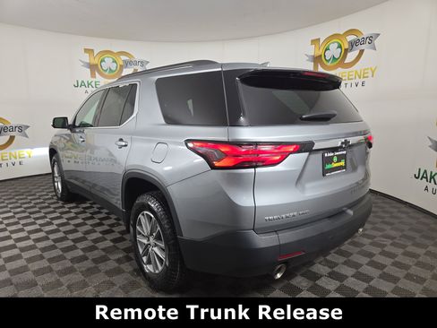 Used 2023 Chevrolet Traverse LT w/ Rear Camera Mirror Package image 6