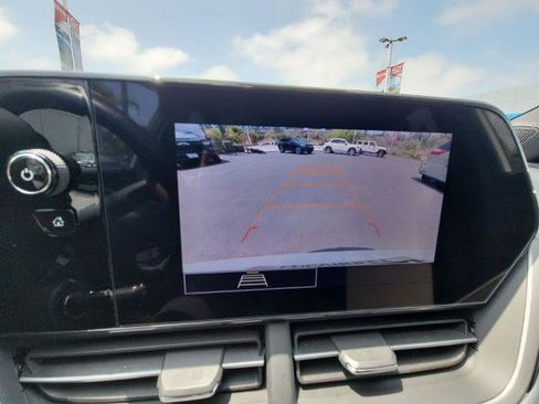 Used 2024 Chevrolet Trax RS FWD image 14