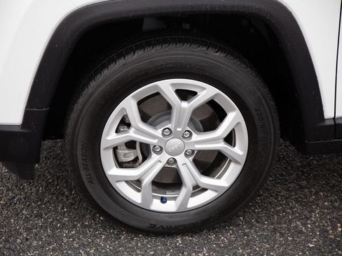 Used 2024 Jeep Compass Latitude image 9