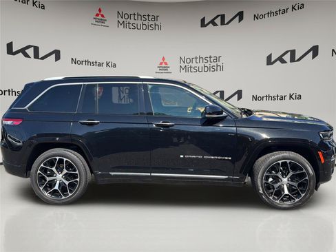 Used 2023 Jeep Grand Cherokee Summit AWD/4WD image 8