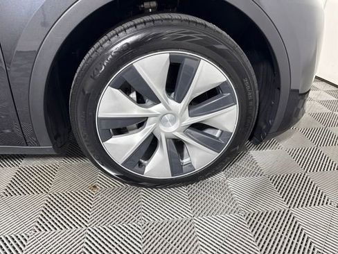 Used 2024 Tesla Model Y Long Range image 11