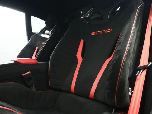 Used 2022 Lamborghini Huracan STO RWD image 45