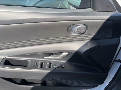 Used 2025 Hyundai Elantra SEL FWD image 44