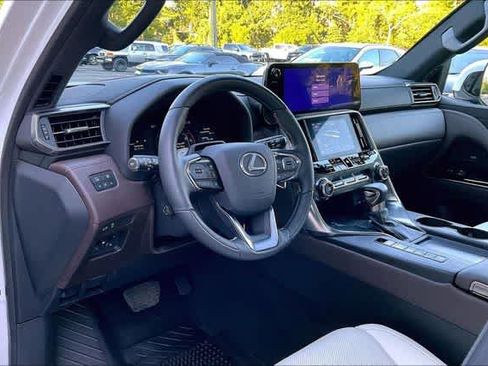 Certified 2025 Lexus LX 600 4WD w/ Accessory Package (2T) image 17