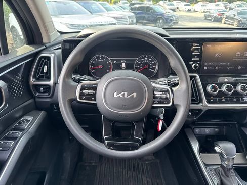 Used 2022 Kia Sorento LX AWD/4WD image 15