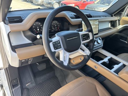 Used 2025 Land Rover Defender 110 X-Dynamic SE image 22
