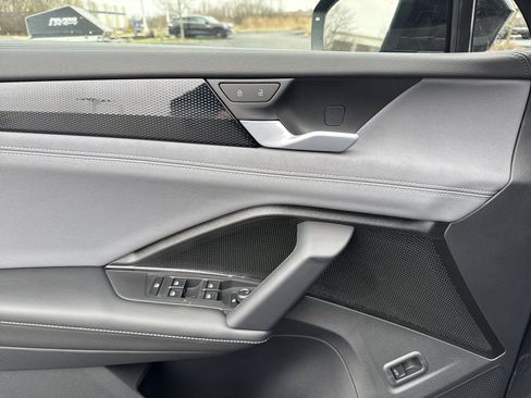 New 2026 Volkswagen Tiguan SE R-Line AWD/4WD image 13