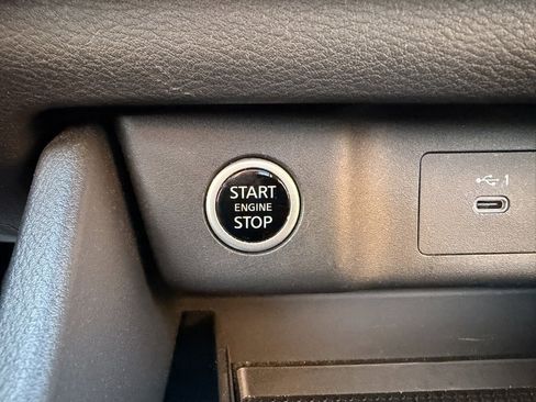 Used 2023 Nissan Rogue SV w/ SV Premium B Package image 16