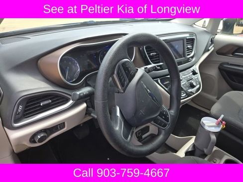 Used 2020 Chrysler Voyager L FWD image 10