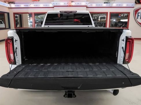 Used 2022 GMC Sierra 3500 Denali w/ Denali Ultimate Package AWD/4WD image 8