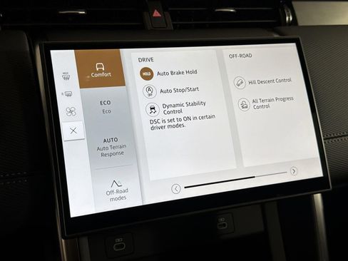 Certified 2025 Land Rover Discovery Sport Dynamic SE image 18