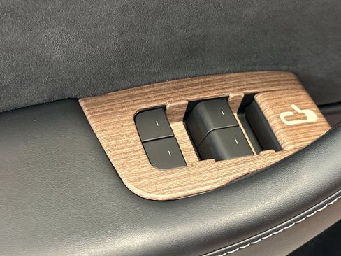 Used 2023 Tesla Model Y Performance AWD/4WD image 13
