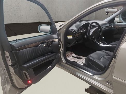 Used 2005 Mercedes-Benz E 500 Sedan image 9
