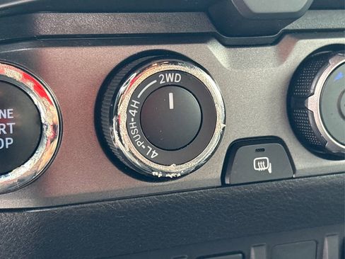 Used 2022 Toyota Tacoma TRD Off-Road image 33