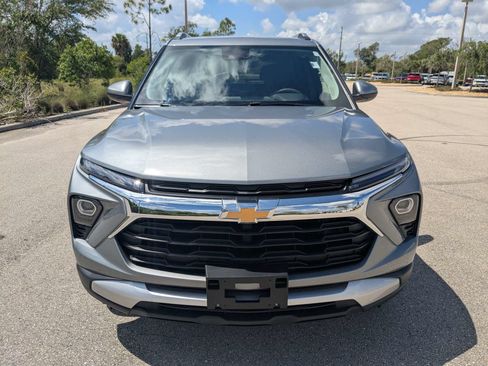 Used 2025 Chevrolet TrailBlazer LT AWD/4WD image 3