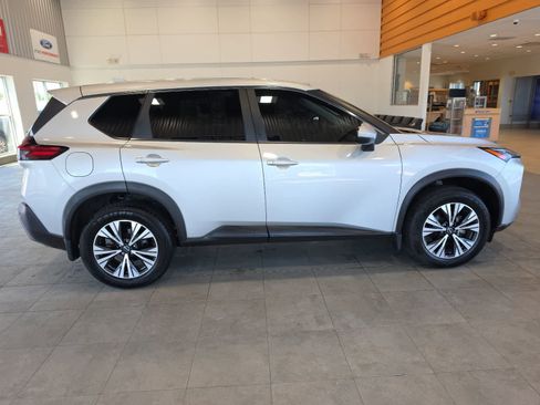 Used 2022 Nissan Rogue SV AWD/4WD image 6