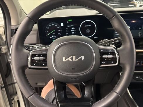 Used 2025 Kia Carnival SX Prestige FWD image 22