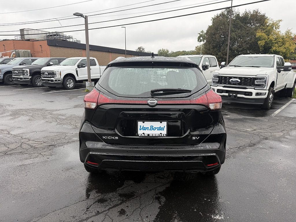 Used 2024 Nissan Kicks SV FWD image 4
