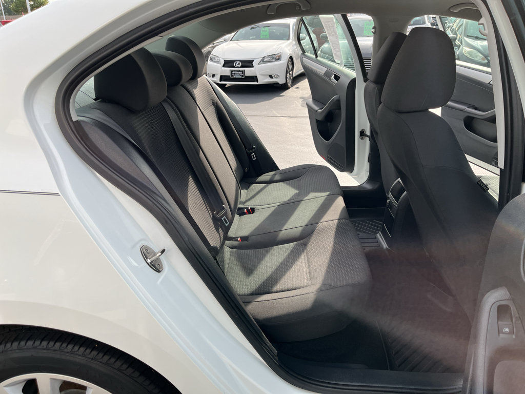 Used 2015 Volkswagen Jetta SE FWD image 36