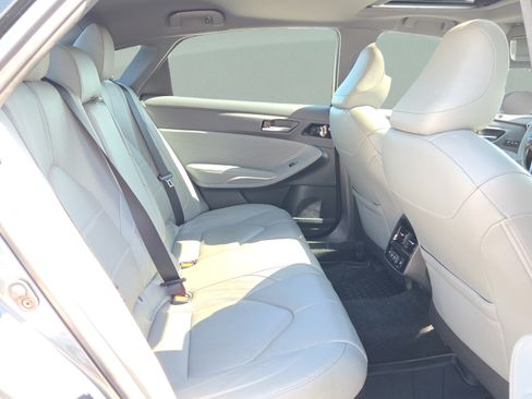 Used 2019 Toyota Avalon Limited w/ Advanced Safety Package FWD image 16