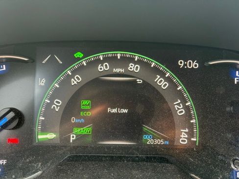 Used 2024 Toyota RAV4 SE image 10