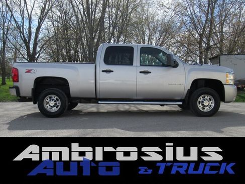 Used 2009 Chevrolet Silverado 2500 W/T AWD/4WD image 2
