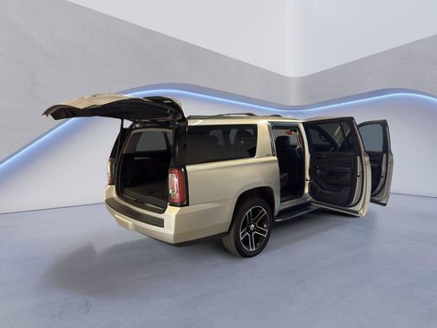 Used 2016 GMC Yukon XL SLT w/ Open Road Package AWD/4WD image 14