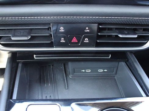 Used 2025 Volkswagen Atlas SE AWD/4WD image 34