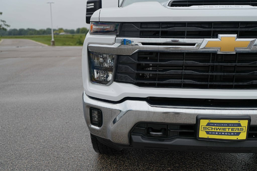 Used 2025 Chevrolet Silverado 2500 LT w/ Convenience Package AWD/4WD image 4