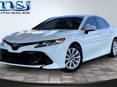 Used 2020 Toyota Camry LE FWD image 1