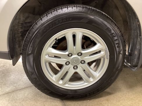 Used 2011 Hyundai Santa Fe GLS image 9