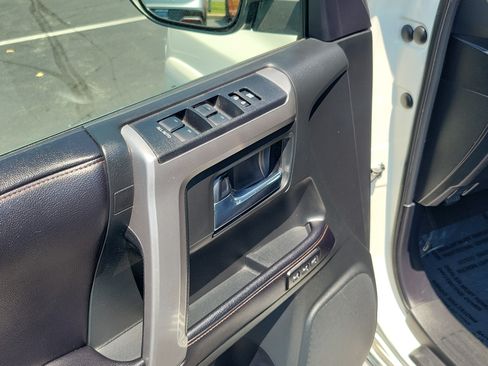 Used 2016 Toyota 4Runner Limited AWD/4WD image 17