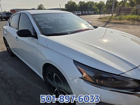 Used 2024 Nissan Altima 2.5 SR w/ SR Premium Package FWD image 4