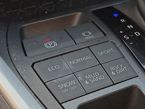 Used 2024 Toyota RAV4 LE image 27