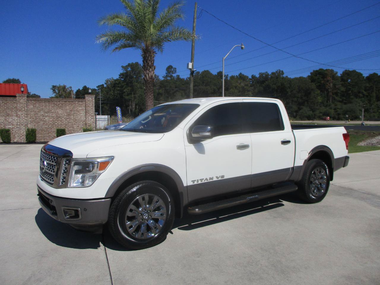 Used 2018 Nissan Titan Platinum Reserve AWD/4WD image 21
