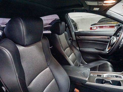Used 2018 Honda Accord Sport image 18