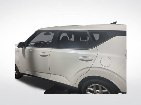 Used 2022 Kia Soul LX w/ Technology Package FWD image 4