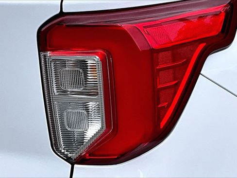 Used 2021 Ford Explorer XLT AWD/4WD image 29