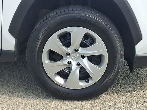 Used 2023 Toyota RAV4 LE AWD/4WD image 8