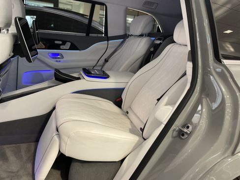 Certified 2025 Mercedes-Benz Maybach GLS 600 4MATIC image 39