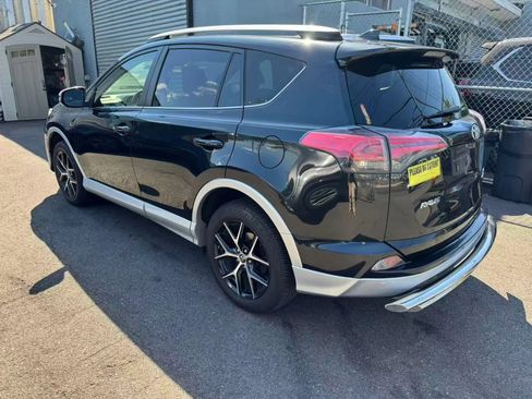Used 2016 Toyota RAV4 SE image 4